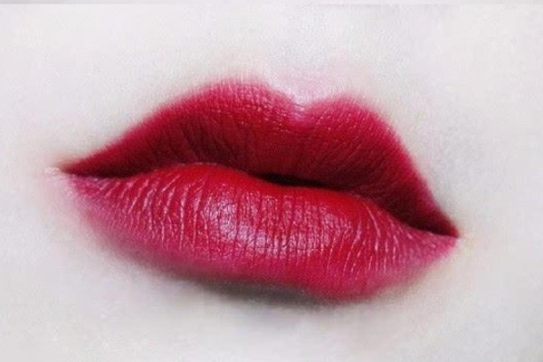 嘴唇又大又厚怎么涂 涂唇釉為什么不能抿嘴 嘴唇又大又厚怎么涂 涂唇釉為什么不能抿嘴