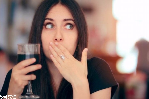 老是打嗝是怎么回事 打嗝最快方法止嗝 老是打嗝是怎么回事 打嗝最快方法止嗝