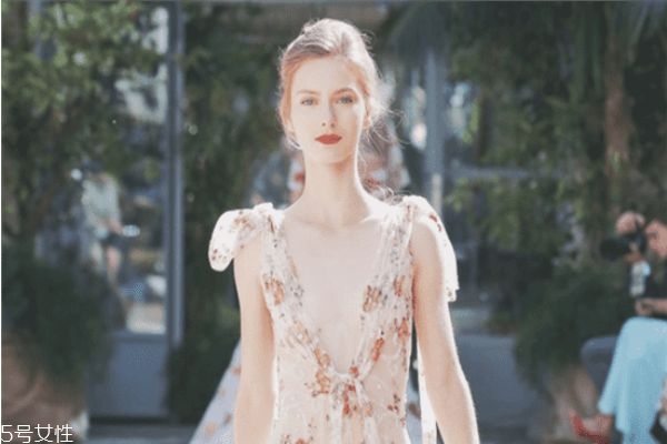 法令紋填充用什么分子 玻尿酸填充法令紋經(jīng)歷 法令紋填充用什么分子 玻尿酸填充法令紋經(jīng)歷