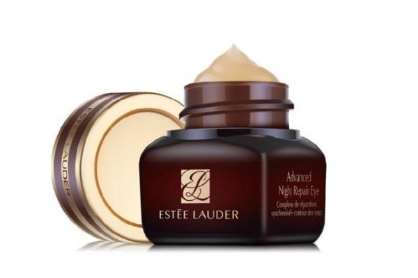 眼霜應(yīng)該從什么時(shí)候就開始使用呢 眼霜有什么作用呢 眼霜應(yīng)該從什么時(shí)候就開始使用呢 眼霜有什么作用呢