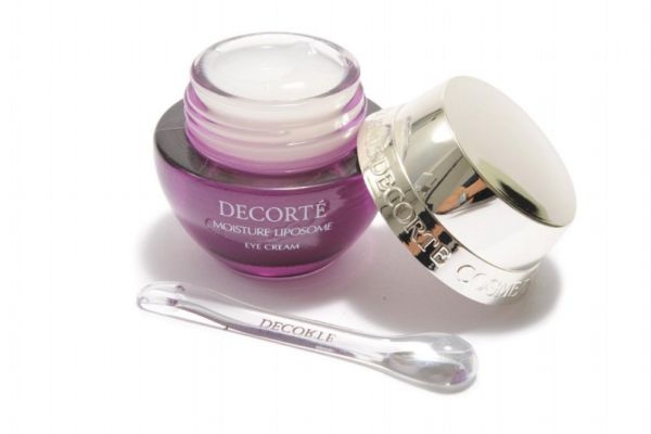 眼霜應(yīng)該從什么時(shí)候就開始使用呢 眼霜有什么作用呢 眼霜應(yīng)該從什么時(shí)候就開始使用呢 眼霜有什么作用呢