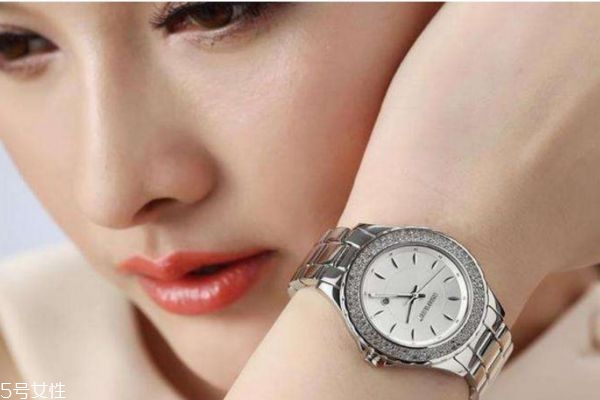手表的佩戴有什么注意呢 手表應該怎么護理呢 手表的佩戴有什么注意呢 手表應該怎么護理呢