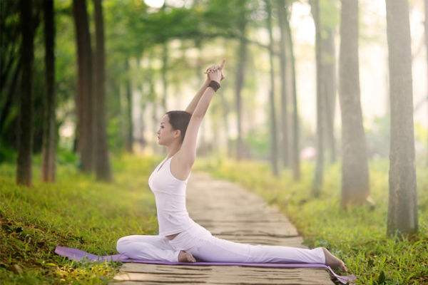 躺在床上能做得瑜伽動作有哪些 健康瘦身的瑜伽方法