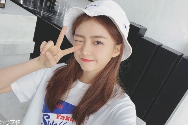 男生對你有好感的征兆 他開始對你動心的表現