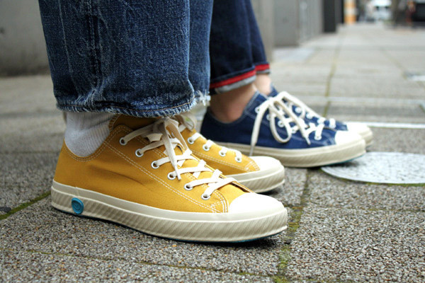 女士黑色皮鞋怎么搭配下裝 平跟小皮鞋的款式 女士黑色皮鞋怎么搭配下裝 平跟小皮鞋的款式