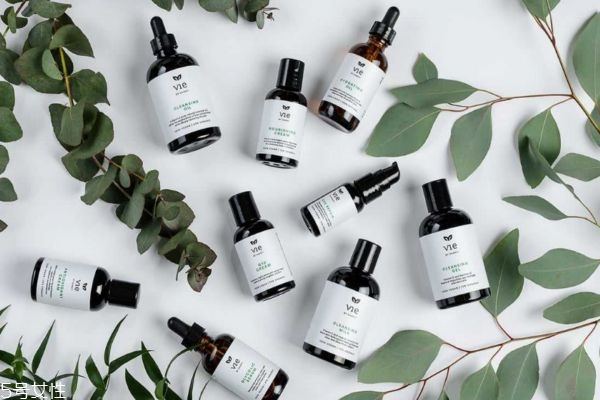 秋天怎么選擇護(hù)膚品呢 秋天選擇護(hù)膚品要注意什么呢 秋天怎么選擇護(hù)膚品呢 秋天選擇護(hù)膚品要注意什么呢