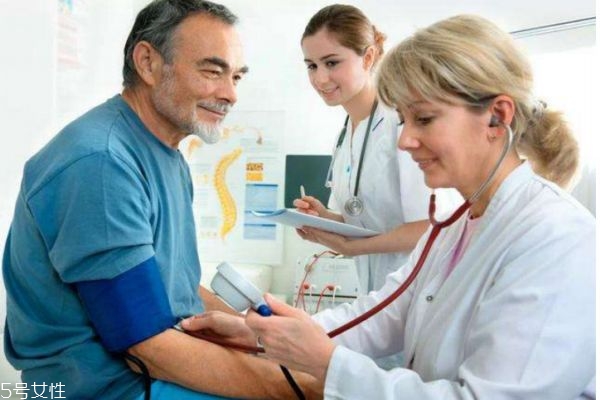 高血壓有什么危害呢 高血壓的主要癥狀是什么呢 高血壓有什么危害呢 高血壓的主要癥狀是什么呢