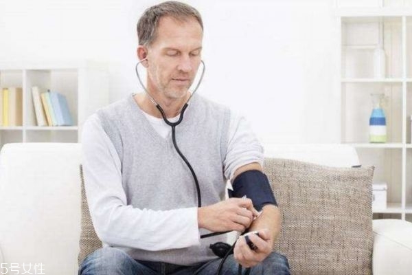 高血壓有什么危害呢 高血壓的主要癥狀是什么呢 高血壓有什么危害呢 高血壓的主要癥狀是什么呢