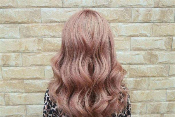 漂過的頭發(fā)能燙嗎 漂過的頭發(fā)能拉直嗎 漂過的頭發(fā)能燙嗎 漂過的頭發(fā)能拉直嗎