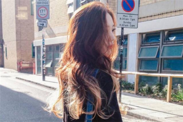 漂過的頭發(fā)能燙嗎 漂過的頭發(fā)能拉直嗎 漂過的頭發(fā)能燙嗎 漂過的頭發(fā)能拉直嗎