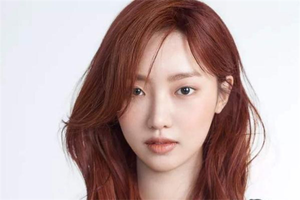 棕紅色發(fā)色適合什么膚色 棕紅色頭發(fā)適合年齡 棕紅色發(fā)色適合什么膚色 棕紅色頭發(fā)適合年齡