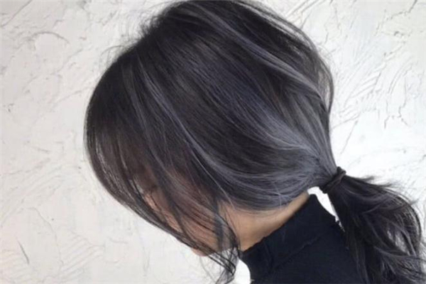 鉛筆灰頭發(fā)怎么染 鉛筆灰掉色后是什么顏色 鉛筆灰頭發(fā)怎么染 鉛筆灰掉色后是什么顏色