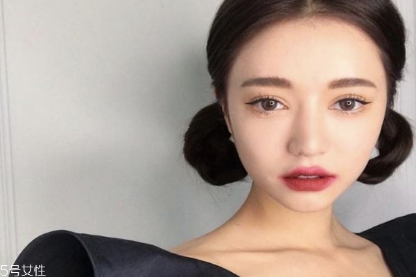 姐妹聚會妝容怎么畫好看 聚會妝容的特點 姐妹聚會妝容怎么畫好看 聚會妝容的特點