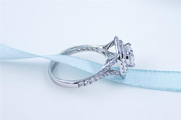 通靈鉆戒怎么樣 通靈珠寶鉆戒質(zhì)量好嗎 通靈鉆戒怎么樣 通靈珠寶鉆戒質(zhì)量好嗎