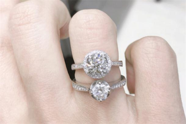 通靈珠寶和周大生哪個好 通靈珠寶和周大生對比 通靈珠寶和周大生哪個好 通靈珠寶和周大生對比