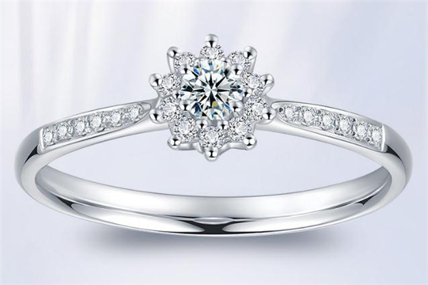 通靈珠寶和周生生哪個(gè)好 通靈珠寶和周生生對(duì)比 通靈珠寶和周生生哪個(gè)好 通靈珠寶和周生生對(duì)比