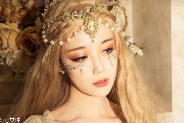 洛麗塔妝容怎么畫 洛麗塔妝容教程 洛麗塔妝容怎么畫 洛麗塔妝容教程