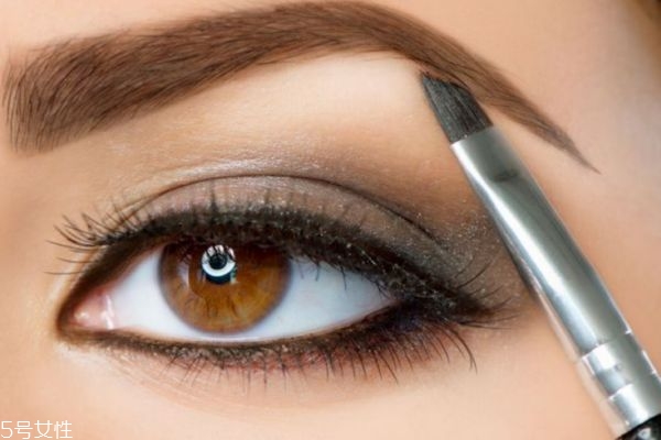眉毛應該怎么化呢 化眉毛有什么注意的呢