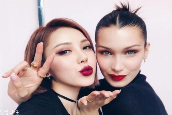 姐妹聚會妝容怎么畫好看 聚會妝容的特點 姐妹聚會妝容怎么畫好看 聚會妝容的特點