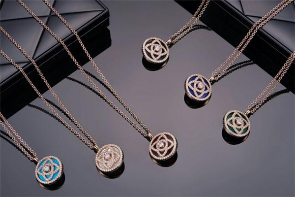 戴比爾斯和卡地亞哪個好 戴比爾斯比得上卡地亞嗎 戴比爾斯和卡地亞哪個好 戴比爾斯比得上卡地亞嗎