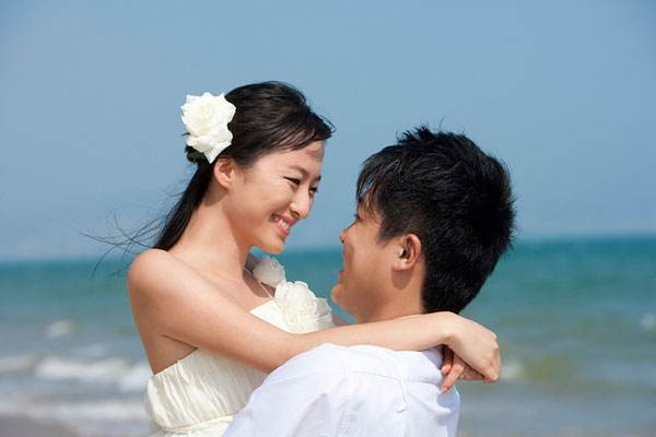 婚后應不應該查看老公手機 婚后老公手機需要查看嗎 婚后應不應該查看老公手機 婚后老公手機需要查看嗎