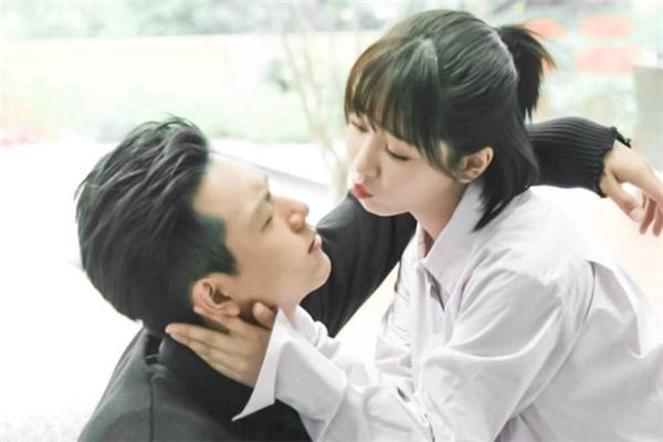 喜歡的女生發(fā)朋友圈要點(diǎn)贊嗎 喜歡的女生發(fā)照片怎么評(píng)論 喜歡的女生發(fā)朋友圈要點(diǎn)贊嗎 喜歡的女生發(fā)照片怎么評(píng)論