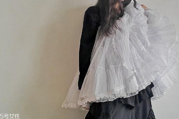 洛麗塔怎么穿搭 洛麗塔有哪些流行穿法 洛麗塔怎么穿搭 洛麗塔有哪些流行穿法