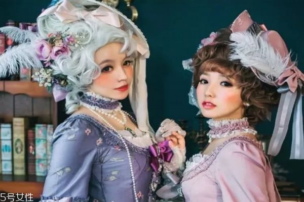 哪些發(fā)型適合洛麗塔 洛麗塔適合什么發(fā)型 哪些發(fā)型適合洛麗塔 洛麗塔適合什么發(fā)型