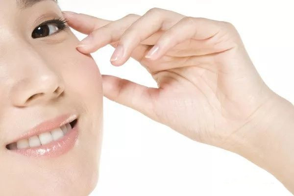 做完果酸需要注意什么 做完果酸后的護(hù)理 做完果酸需要注意什么 做完果酸后的護(hù)理