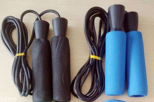 跳繩會有危害嗎 應(yīng)該怎么合理跳繩呢 跳繩會有危害嗎 應(yīng)該怎么合理跳繩呢