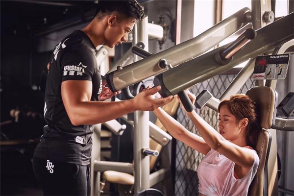 健身房怎么搭訕女生 健身房和女生搭訕開場(chǎng)白 健身房怎么搭訕女生 健身房和女生搭訕開場(chǎng)白