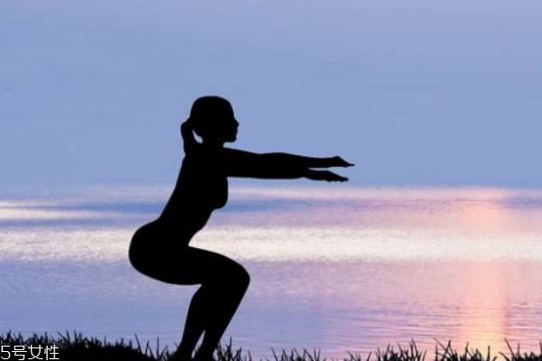 什么時候做深蹲最好呢 一次應(yīng)該做多少深蹲呢 什么時候做深蹲最好呢 一次應(yīng)該做多少深蹲呢