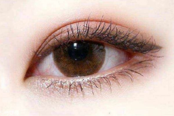 內(nèi)雙割雙眼皮容易嗎 割雙眼皮有什么注意的呢 內(nèi)雙割雙眼皮容易嗎 割雙眼皮有什么注意的呢