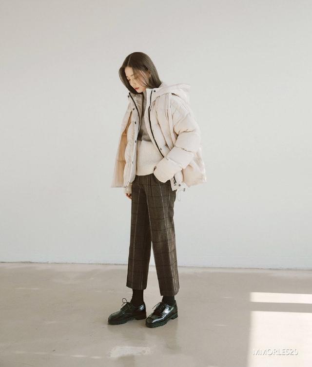 長款羽絨服內搭什么好看 越簡單越經典 長款羽絨服內搭什么好看 越簡單越經典