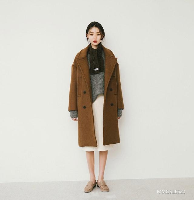 長款羽絨服內搭什么好看 越簡單越經典 長款羽絨服內搭什么好看 越簡單越經典