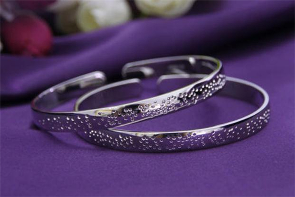 熊銀匠可以以舊換新嗎 熊銀匠以舊換新的規(guī)矩 熊銀匠可以以舊換新嗎 熊銀匠以舊換新的規(guī)矩