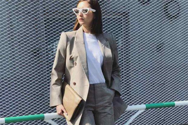 廓形西裝什么顏色好看 廓形西裝搭配圖片 廓形西裝什么顏色好看 廓形西裝搭配圖片