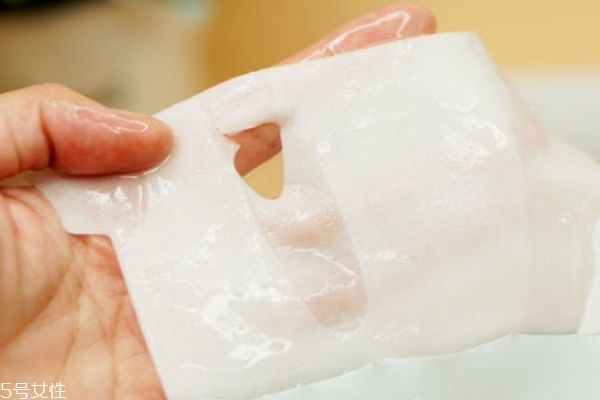 補水面膜有刺痛感是怎么回事 敷面膜有刺痛感原因 補水面膜有刺痛感是怎么回事 敷面膜有刺痛感原因