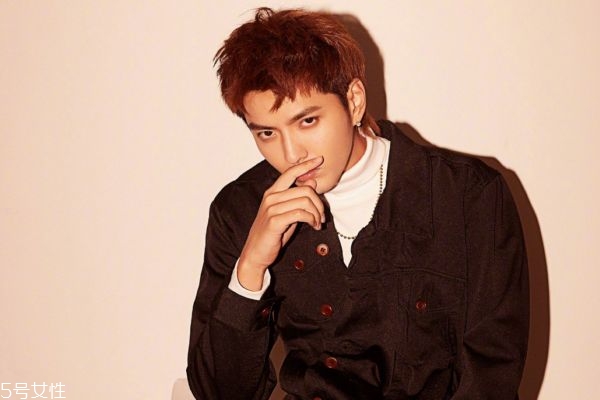 女生看男生第一眼會看哪里 女生看男生看哪里 女生看男生第一眼會看哪里 女生看男生看哪里