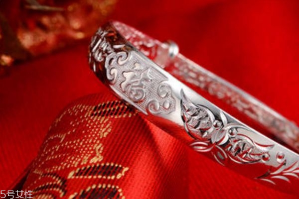 夢祥銀是怎么樣的品牌呢 夢祥銀是哪個(gè)國家的呢 夢祥銀是怎么樣的品牌呢 夢祥銀是哪個(gè)國家的呢