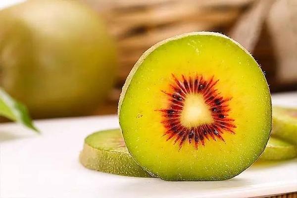 一個(gè)獼猴桃含多少維c 一個(gè)獼猴桃多少大卡