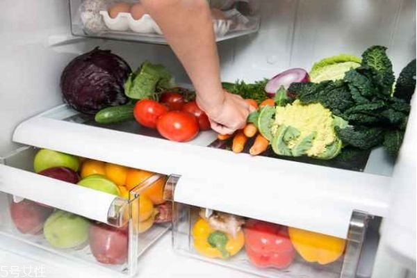 開水可以放冰箱嗎 開水放冰箱的壞處 開水可以放冰箱嗎 開水放冰箱的壞處