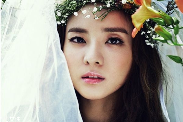 美瞳線(xiàn)是什么樣子的 紋眼線(xiàn)與美瞳線(xiàn)的區(qū)別