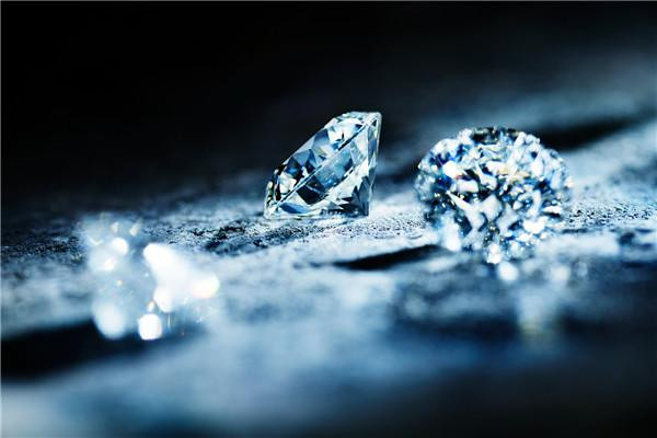 如何鑒定鉆石是否是天然鉆石 如何為鑒定正規(guī)鉆石證書 如何鑒定鉆石是否是天然鉆石 如何為鑒定正規(guī)鉆石證書