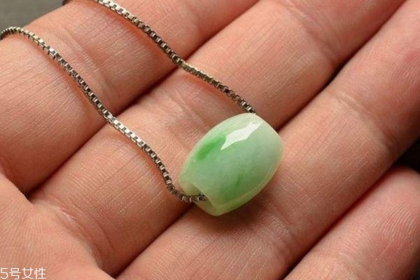 翡翠可以做轉運珠嗎 翡翠做轉運珠有什么作用呢 翡翠可以做轉運珠嗎 翡翠做轉運珠有什么作用呢