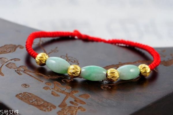 翡翠可以做轉運珠嗎 翡翠做轉運珠有什么作用呢 翡翠可以做轉運珠嗎 翡翠做轉運珠有什么作用呢