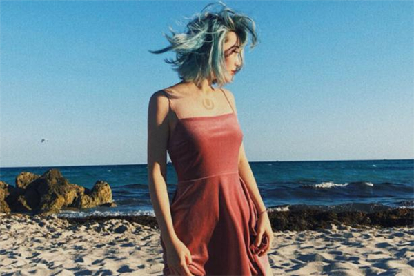 薄荷綠頭發(fā)怎么調(diào)出來(lái)比例 薄荷綠頭發(fā)需要漂嗎 薄荷綠頭發(fā)怎么調(diào)出來(lái)比例 薄荷綠頭發(fā)需要漂嗎