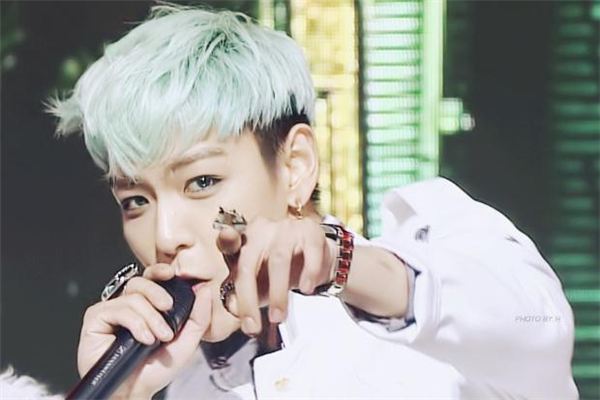 薄荷綠頭發(fā)怎么調(diào)出來(lái)比例 薄荷綠頭發(fā)需要漂嗎 薄荷綠頭發(fā)怎么調(diào)出來(lái)比例 薄荷綠頭發(fā)需要漂嗎