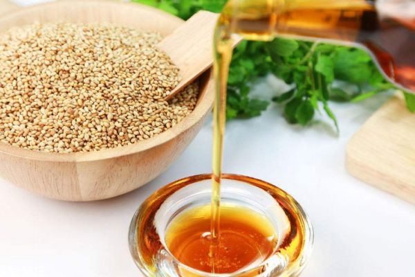 麻油有什么營養(yǎng)價值呢 麻油可以經(jīng)常吃嗎 麻油有什么營養(yǎng)價值呢 麻油可以經(jīng)常吃嗎