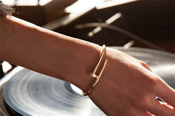 卡地亞手鐲是純金的嗎 卡地亞手鐲是純金還是鍍金 卡地亞手鐲是純金的嗎 卡地亞手鐲是純金還是鍍金
